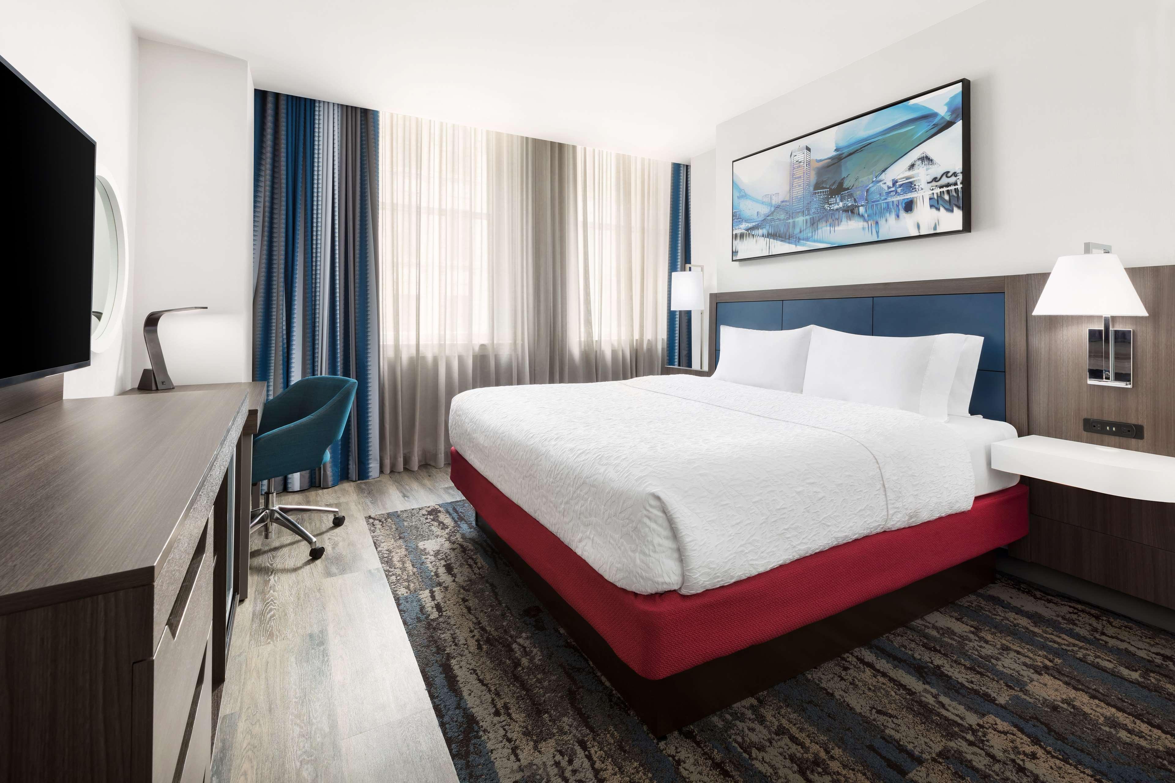 Hampton Inn & Suites Baltimore Inner Harbor Экстерьер фото