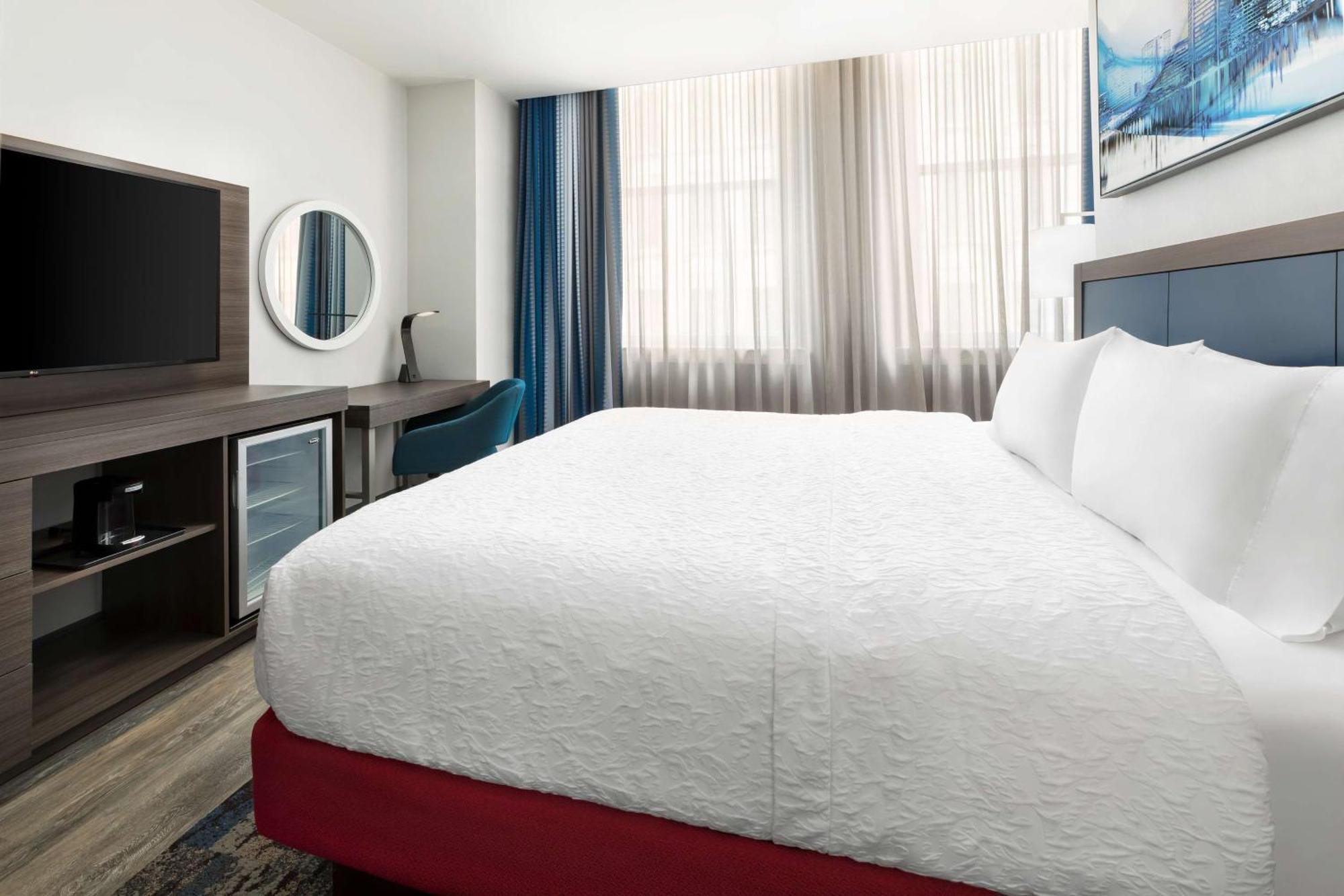 Hampton Inn & Suites Baltimore Inner Harbor Экстерьер фото