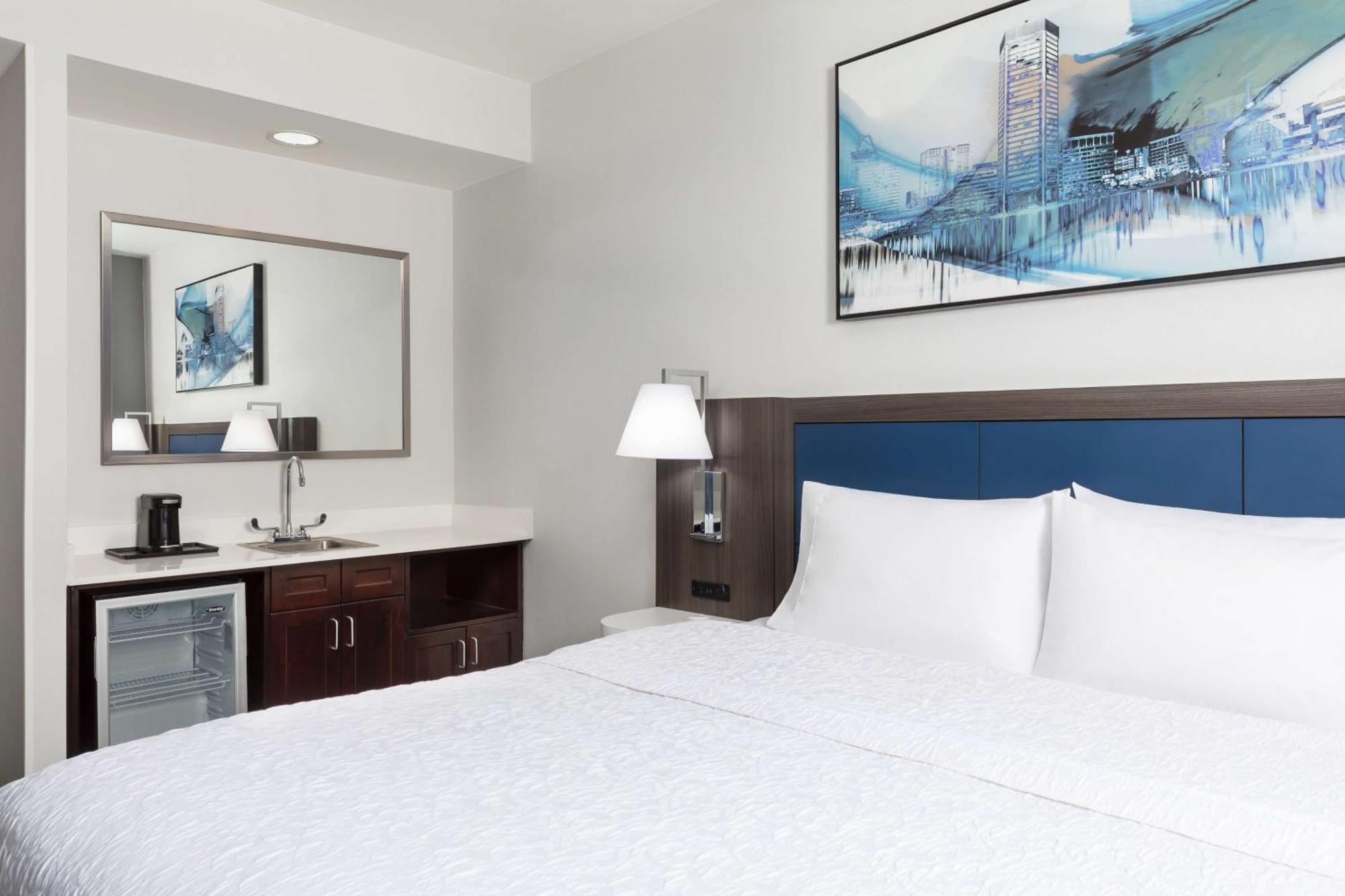 Hampton Inn & Suites Baltimore Inner Harbor Экстерьер фото